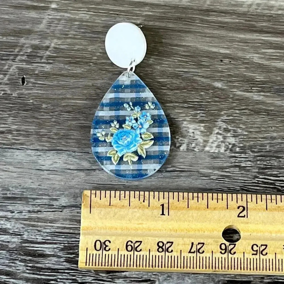 Acrylic Flatback Blue White Floral Spring Dangle Earrings - Picture 6 of 8
